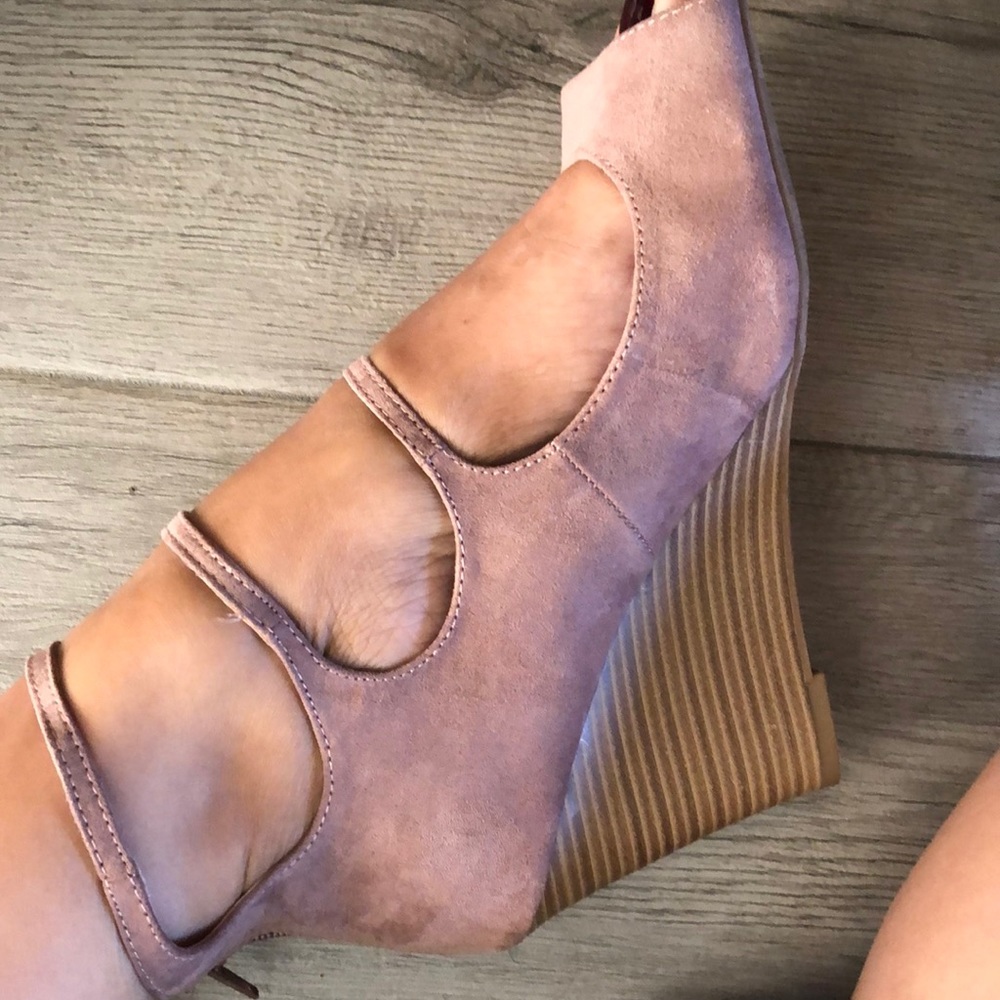Blush Wedges